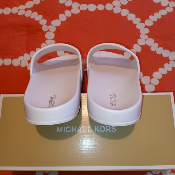 Michael Kors Gilmore Slides - Picture 7 of 14